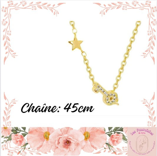 Collier pour femme de couleur or avec clef à strass et étoile dorée